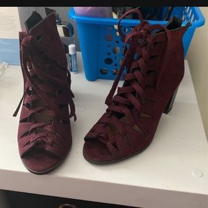 6.5 tan worn 1 time burgundy never warn outside